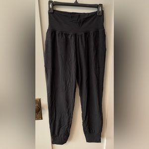 Athleta Cruise Jogger in Powervita. Black. Size Small